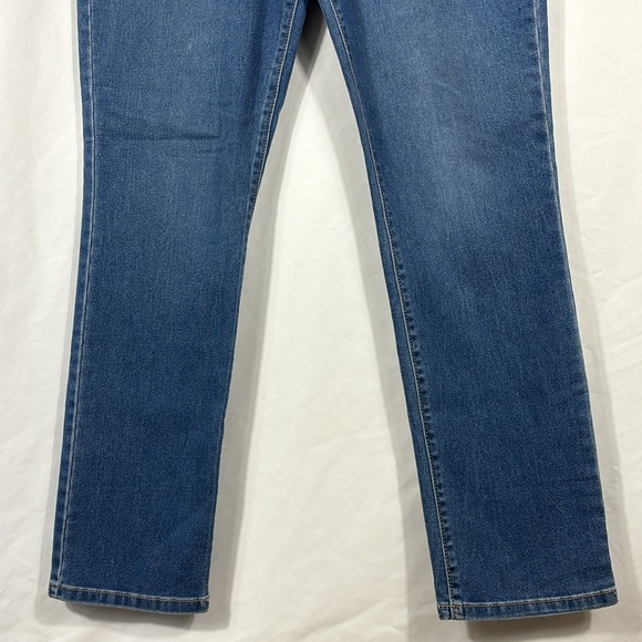 Bandolino Amy SS Straight Leg Jeans | Size 8 - Picture 3 of 11